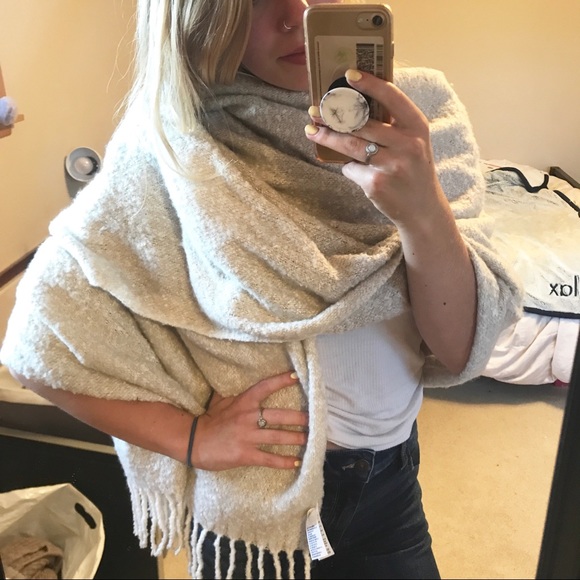 American Eagle Outfitters Accessories - American Eagle Wrap Scarf
